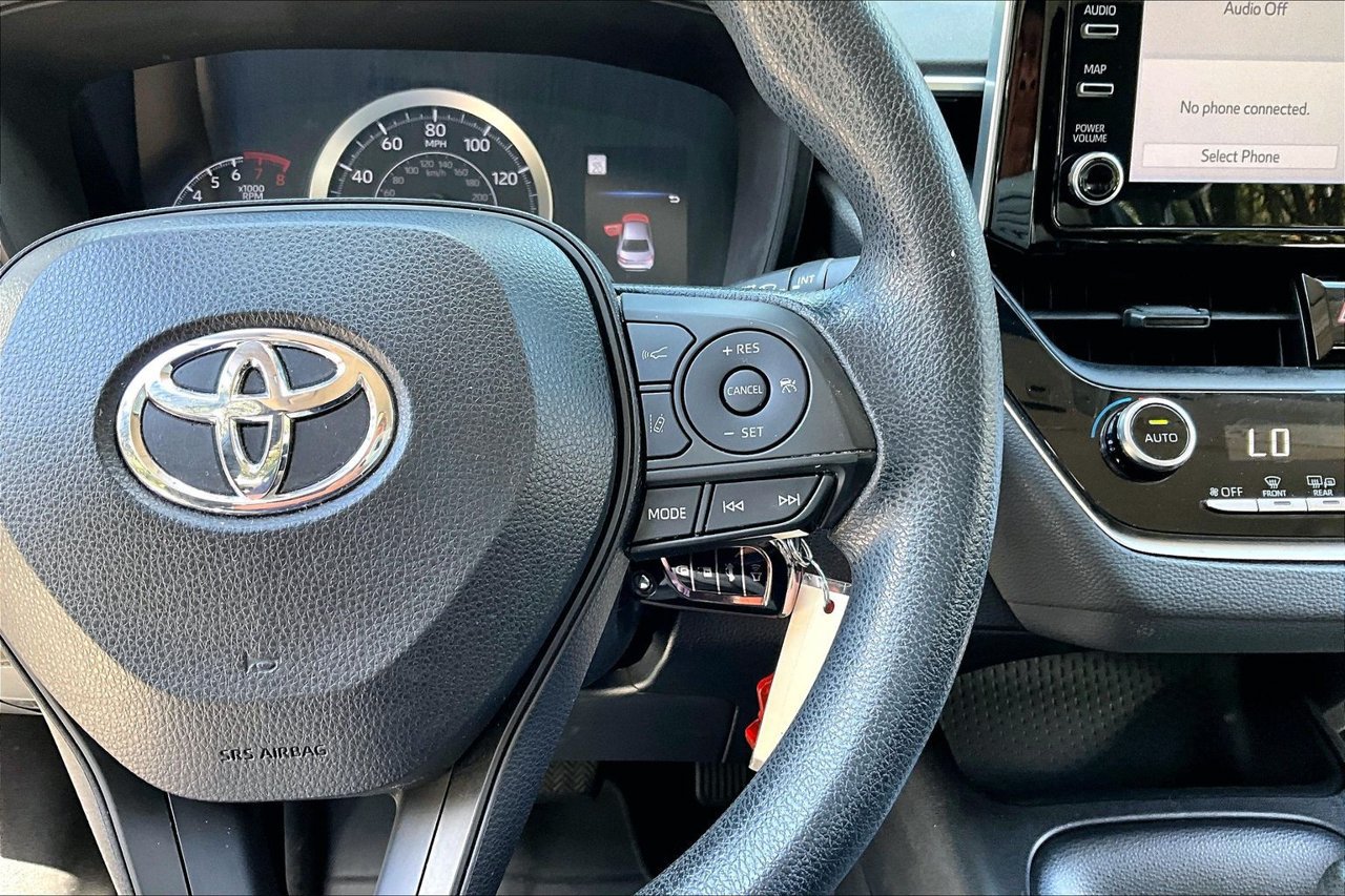 Used 2020 Toyota Corolla LE FWD image 11