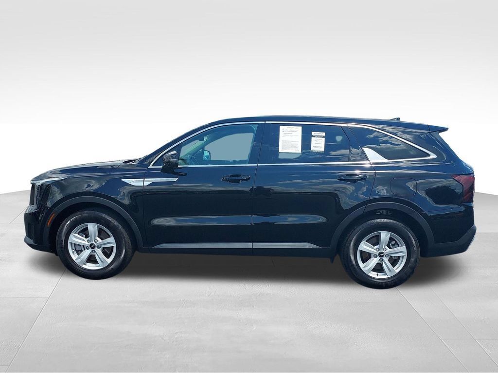 Used 2026 Kia Sorento LX FWD image 3