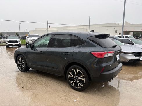 Used 2022 Ford Escape SE w/ SE Sport Appearance Package FWD image 6