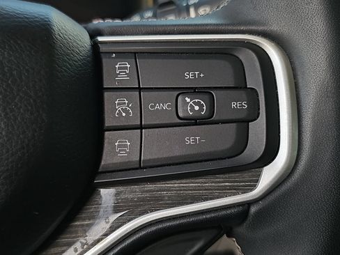 Used 2022 Jeep Wagoneer Series III w/ Premium Group I AWD/4WD image 17