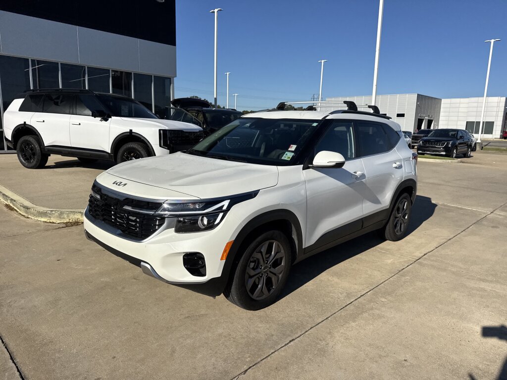Certified 2024 Kia Seltos S FWD image 2