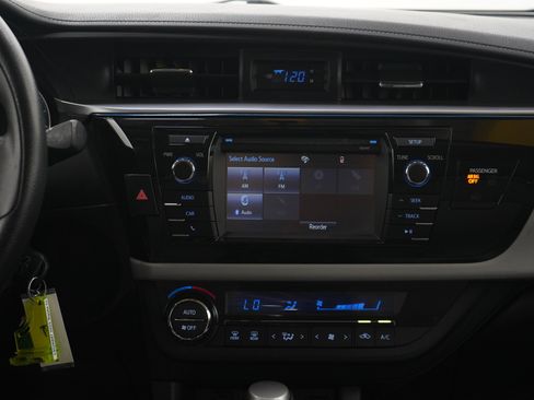 Used 2015 Toyota Corolla LE FWD image 15