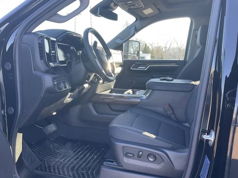 Used 2025 Chevrolet Silverado 3500 LT w/ Trail Boss Package image 5