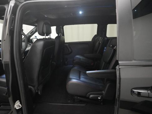 Used 2018 Dodge Grand Caravan GT FWD image 16