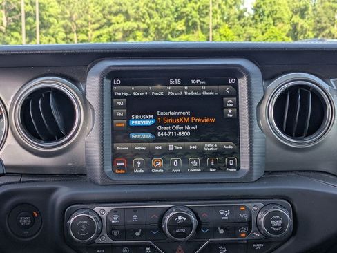 Used 2018 Jeep Wrangler Unlimited Sahara AWD/4WD image 17
