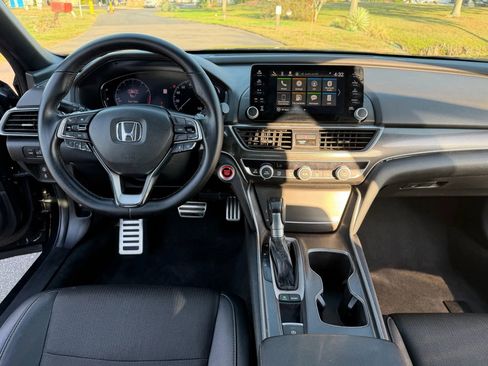 Used 2019 Honda Accord Sport image 9