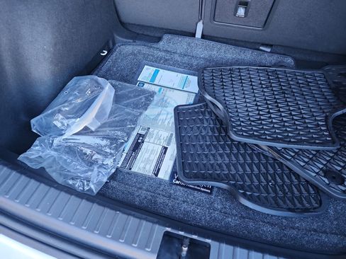 Certified 2025 Volkswagen Taos SE w/ Black Wheel Package image 31