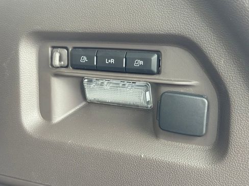 Used 2024 Ford Explorer Platinum w/ Technology Package AWD/4WD image 13