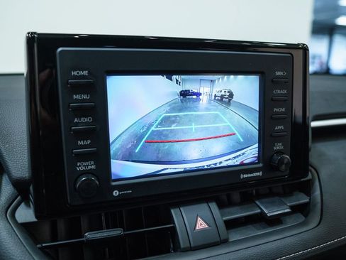 Certified 2022 Toyota RAV4 LE AWD/4WD image 23
