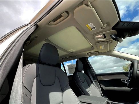 New 2026 Volvo XC90 B5 Plus w/ Protection Package Premier image 32