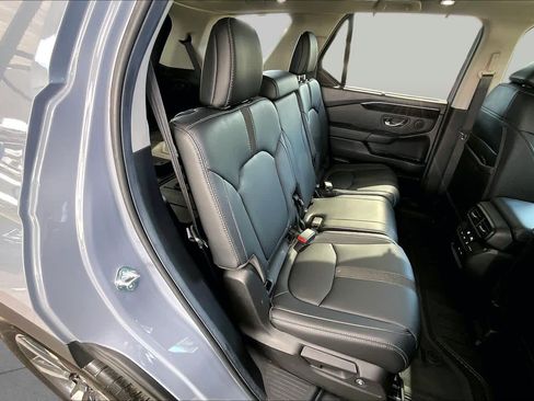 Used 2025 Honda Pilot Touring image 21