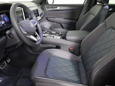 Used 2025 Volkswagen Atlas Cross Sport SEL Premium R-Line image 19