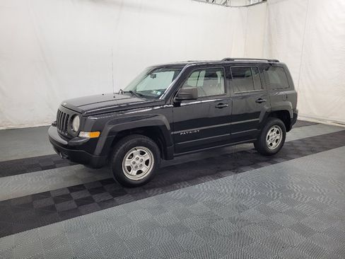 Used 2014 Jeep Patriot Sport w/ Power Value Group FWD image 2