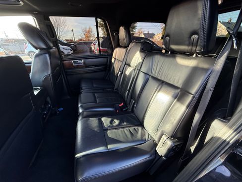 Used 2017 Lincoln Navigator Select image 25