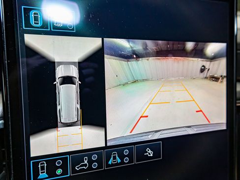 Used 2025 GMC Yukon XL Denali image 19