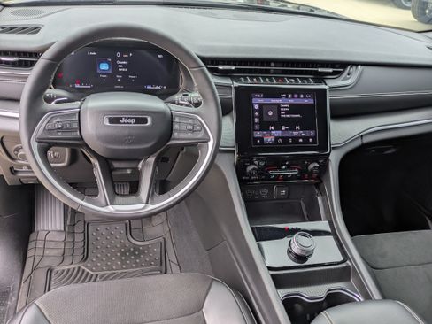 Used 2024 Jeep Grand Cherokee L Altitude RWD image 13