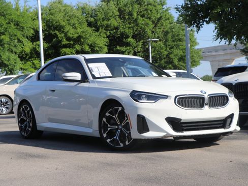 Used 2025 BMW 230i Coupe w/ Convenience Package image 2