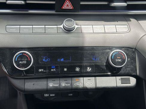 Certified 2024 Hyundai Elantra SEL FWD image 22