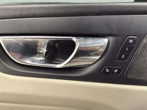 Used 2020 Volvo XC60 T5 Inscription image 15