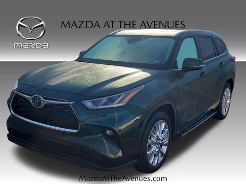 Used 2023 Toyota Highlander Limited image 1