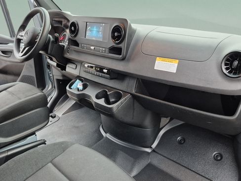 Used 2024 Mercedes-Benz Sprinter 2500 image 13