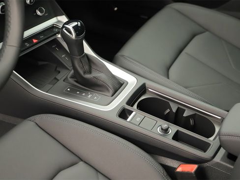 New 2025 Audi Q3 2.0T Premium image 17