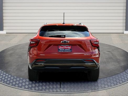 Used 2024 Chevrolet Trax ACTIV w/ Sunroof Package FWD image 6