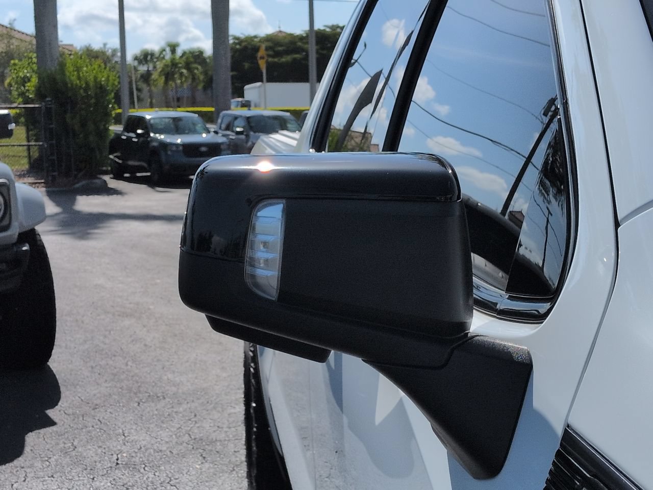Used 2024 GMC Sierra 1500 AT4 w/ Technology Package AWD/4WD image 12