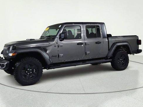 Used 2025 Jeep Gladiator Sport AWD/4WD image 3
