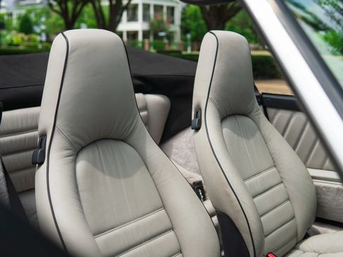 Used 1989 Porsche 911 Carrera RWD image 7