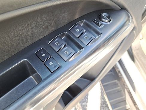 Used 2022 Chevrolet Colorado LT w/ LT Convenience Package image 16