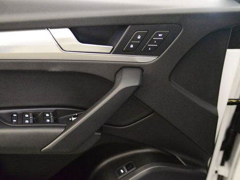 Certified 2025 Audi Q5 2.0T Premium image 9