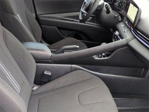 Used 2024 Hyundai Elantra SEL image 30