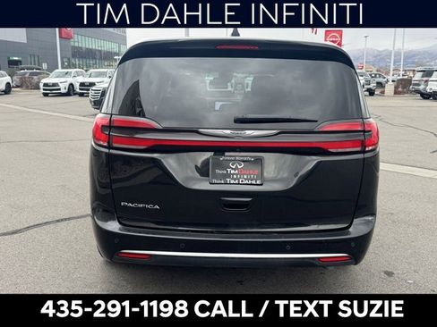Used 2023 Chrysler Pacifica Touring-L image 7
