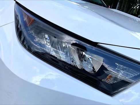 Used 2021 Toyota RAV4 LE FWD image 27