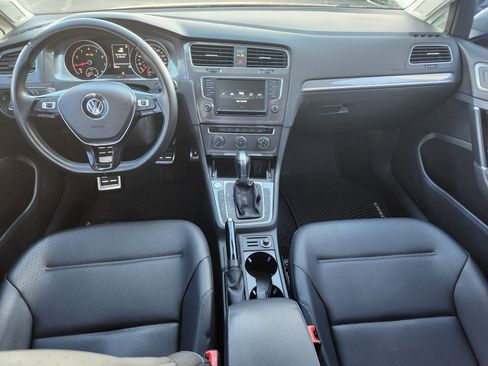 Used 2017 Volkswagen Golf Alltrack S image 21