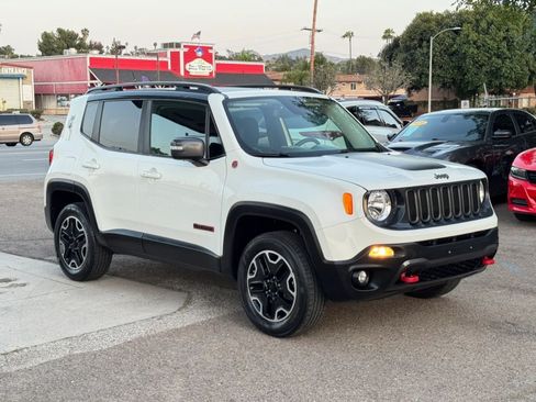 Used 2017 Jeep Renegade Trailhawk w/ Premium Trailhawk Package AWD/4WD image 2