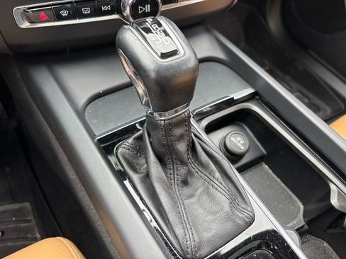 Used 2019 Volvo XC60 T5 Momentum w/ Premium Package image 27