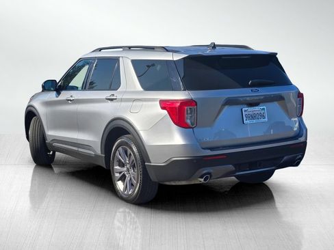 Used 2023 Ford Explorer XLT w/ Equipment Group 202A AWD/4WD image 8