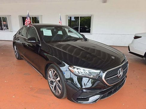 Used 2024 Mercedes-Benz E 350 4MATIC Sedan image 2