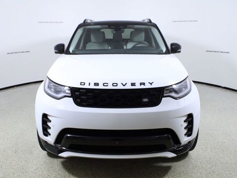 Used 2025 Land Rover Discovery Dynamic SE image 2