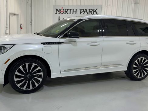 Used 2023 Lincoln Aviator Black Label Grand Touring w/ Class IV Trailer Tow Package image 6