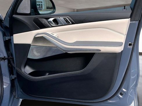 Used 2023 BMW X7 xDrive40i image 29