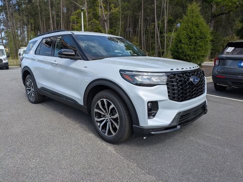 New 2026 Ford Explorer ST-Line RWD image 2
