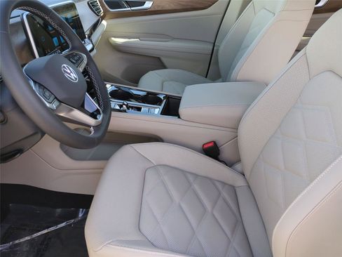 New 2026 Volkswagen Atlas SE image 13