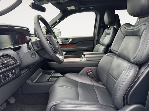 New 2024 Lincoln Navigator L Reserve image 11