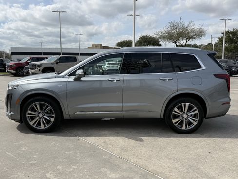 Used 2025 Cadillac XT6 Premium Luxury image 8