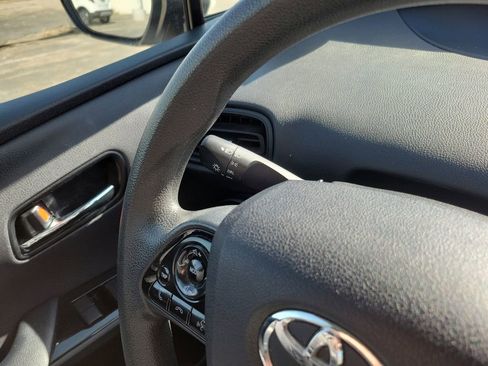 Used 2022 Toyota Prius LE image 25