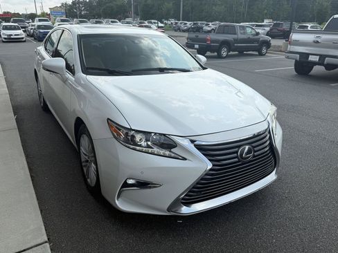 Used 2017 Lexus ES 350 w/ Premium Package FWD image 8