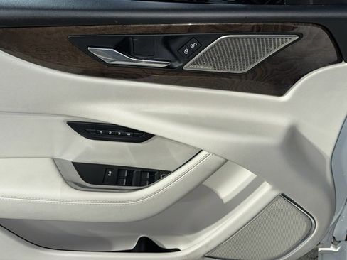 Used 2020 Jaguar XE S image 21